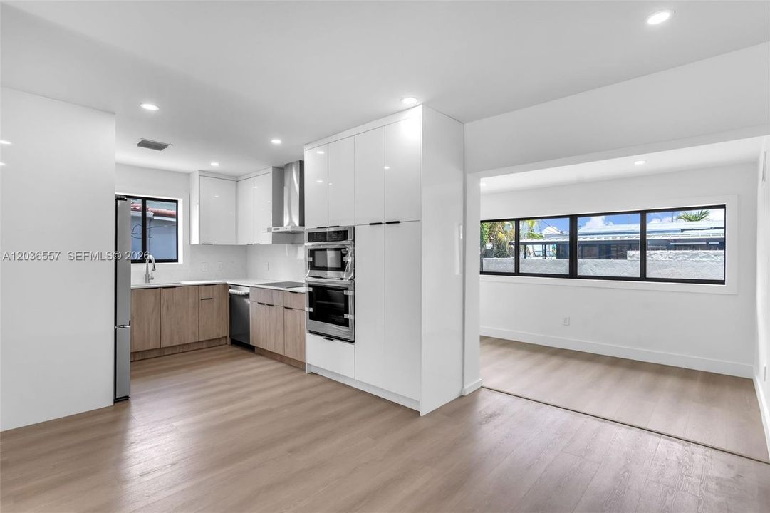 На продажу: $819,999 (3 спален, 3 ванн, 1637 Квадратных фут)