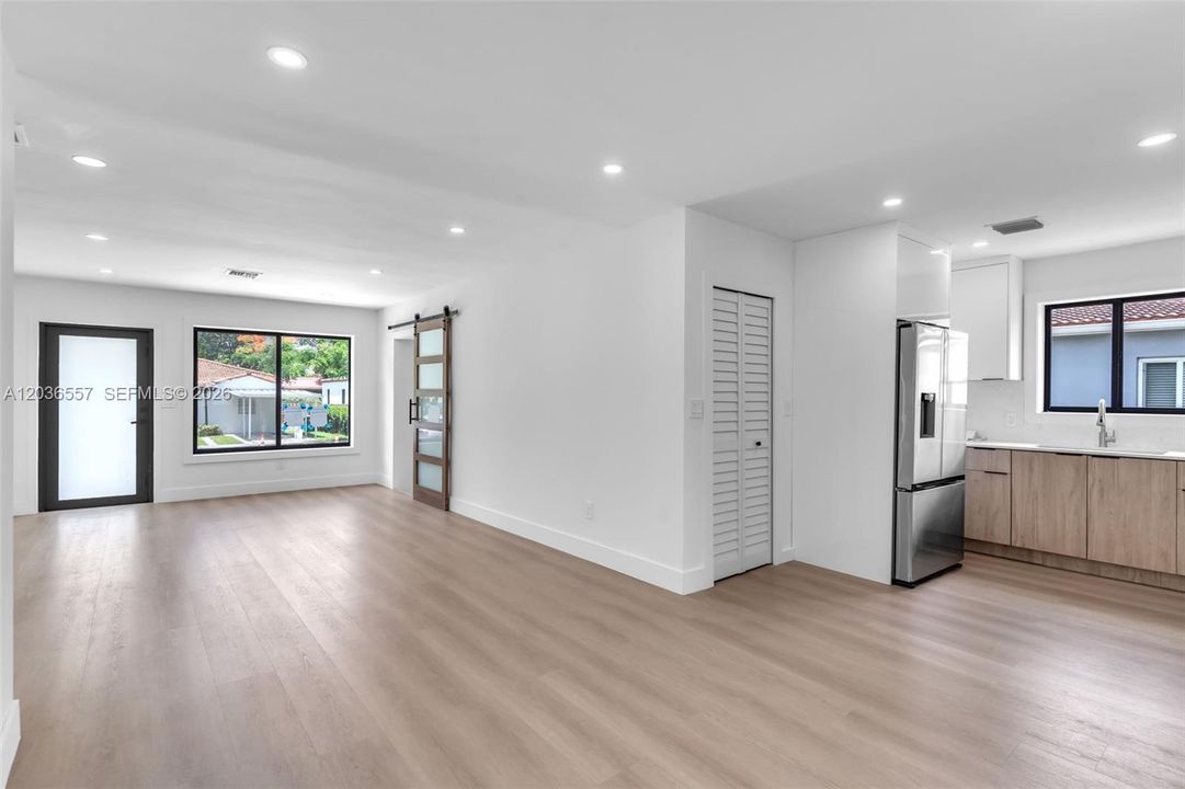 На продажу: $819,999 (3 спален, 3 ванн, 1637 Квадратных фут)