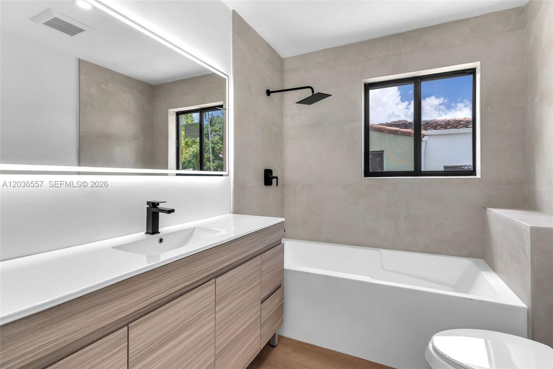 На продажу: $819,999 (3 спален, 3 ванн, 1637 Квадратных фут)
