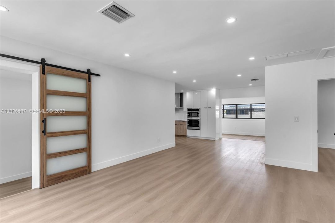 На продажу: $819,999 (3 спален, 3 ванн, 1637 Квадратных фут)