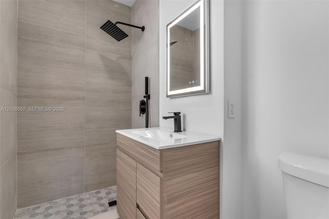 На продажу: $819,999 (3 спален, 3 ванн, 1637 Квадратных фут)