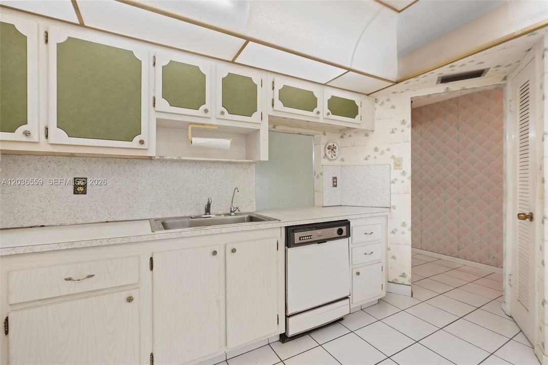На продажу: $189,000 (2 спален, 2 ванн, 1156 Квадратных фут)
