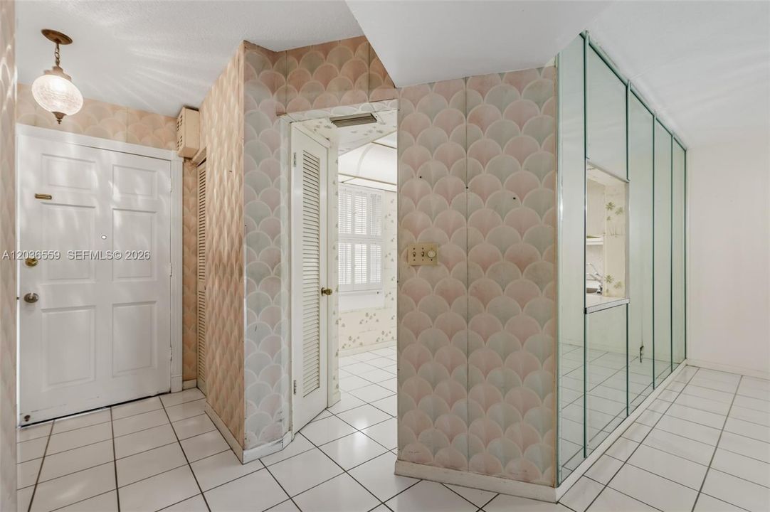 На продажу: $189,000 (2 спален, 2 ванн, 1156 Квадратных фут)