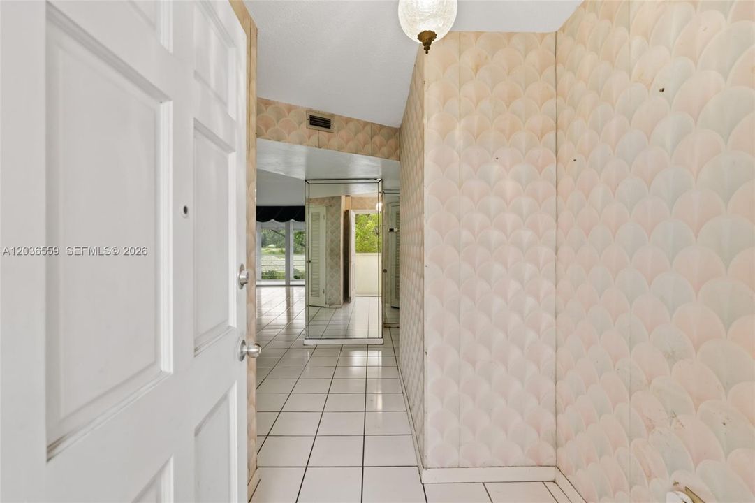 На продажу: $189,000 (2 спален, 2 ванн, 1156 Квадратных фут)