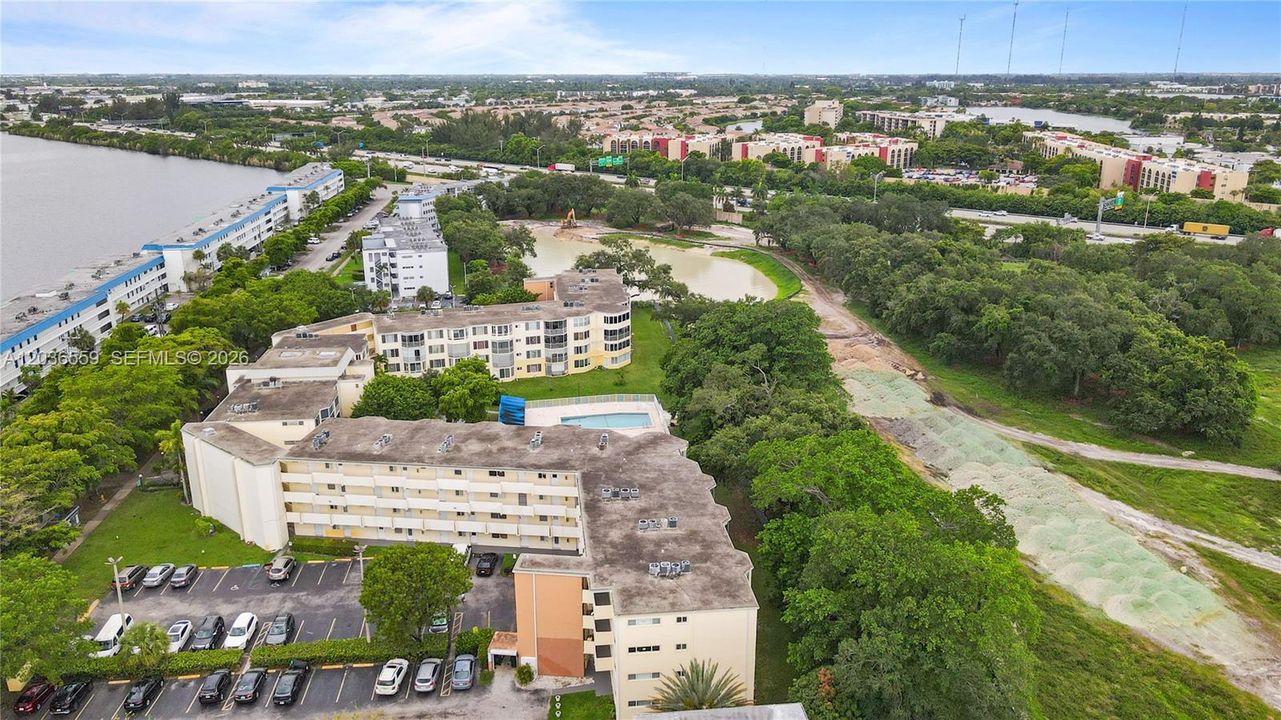 На продажу: $189,000 (2 спален, 2 ванн, 1156 Квадратных фут)