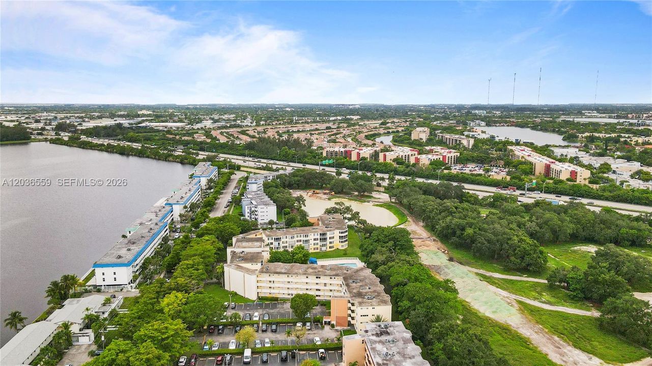 На продажу: $189,000 (2 спален, 2 ванн, 1156 Квадратных фут)