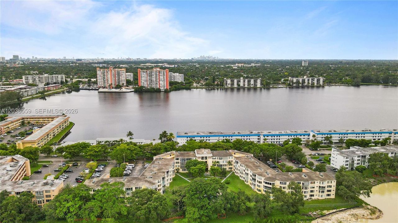 На продажу: $189,000 (2 спален, 2 ванн, 1156 Квадратных фут)