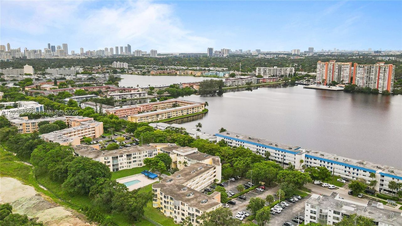 На продажу: $189,000 (2 спален, 2 ванн, 1156 Квадратных фут)