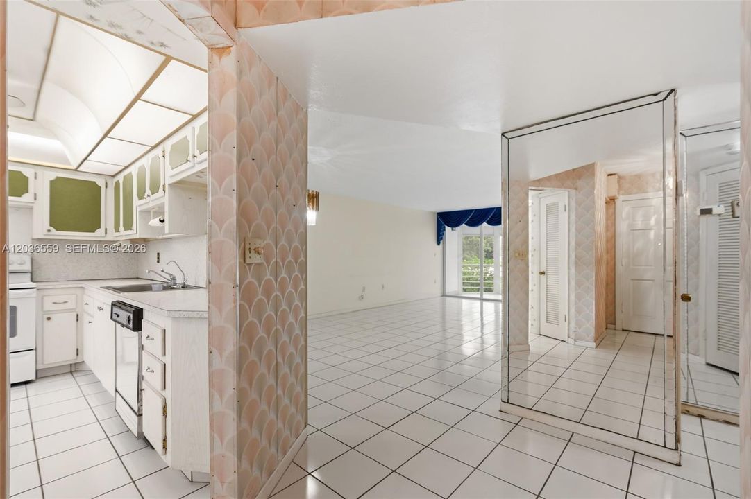 На продажу: $189,000 (2 спален, 2 ванн, 1156 Квадратных фут)