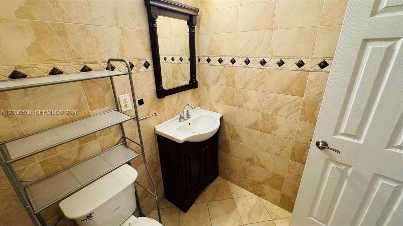 En Renta: $2,450 (1 camas, 1 baños, 1000 Pies cuadrados)