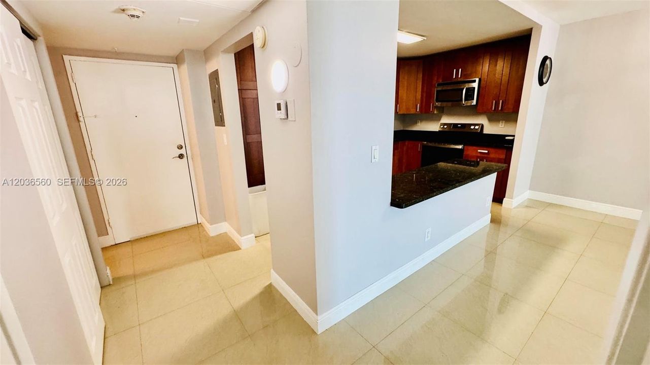En Renta: $2,450 (1 camas, 1 baños, 1000 Pies cuadrados)