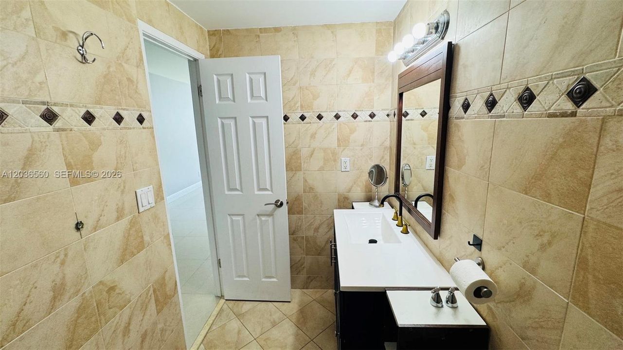 En Renta: $2,450 (1 camas, 1 baños, 1000 Pies cuadrados)