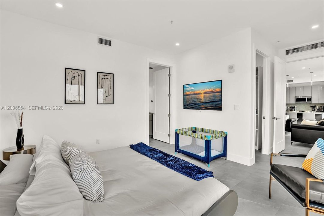 For Rent: $5,100 (3 beds, 3 baths, 1707 Square Feet)