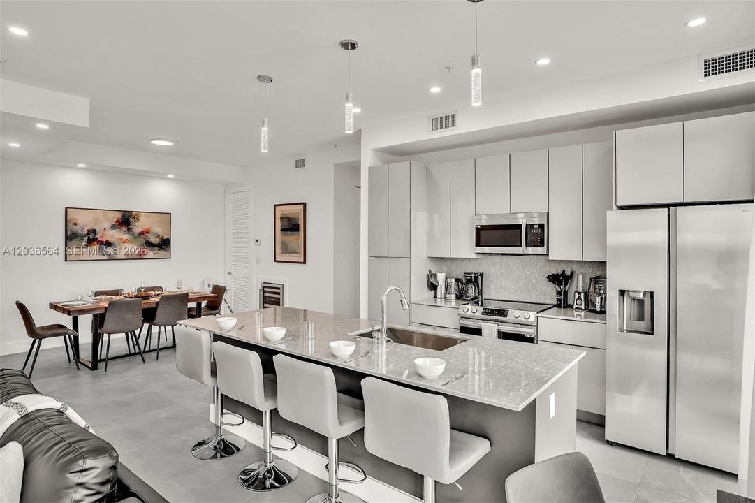 For Rent: $5,100 (3 beds, 3 baths, 1707 Square Feet)