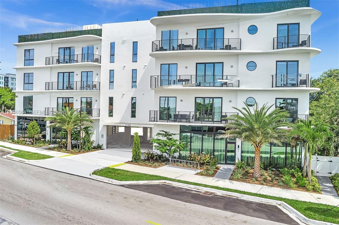For Rent: $5,100 (3 beds, 3 baths, 1707 Square Feet)