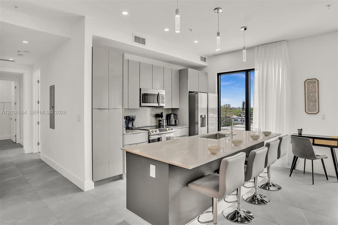 For Rent: $5,100 (3 beds, 3 baths, 1707 Square Feet)