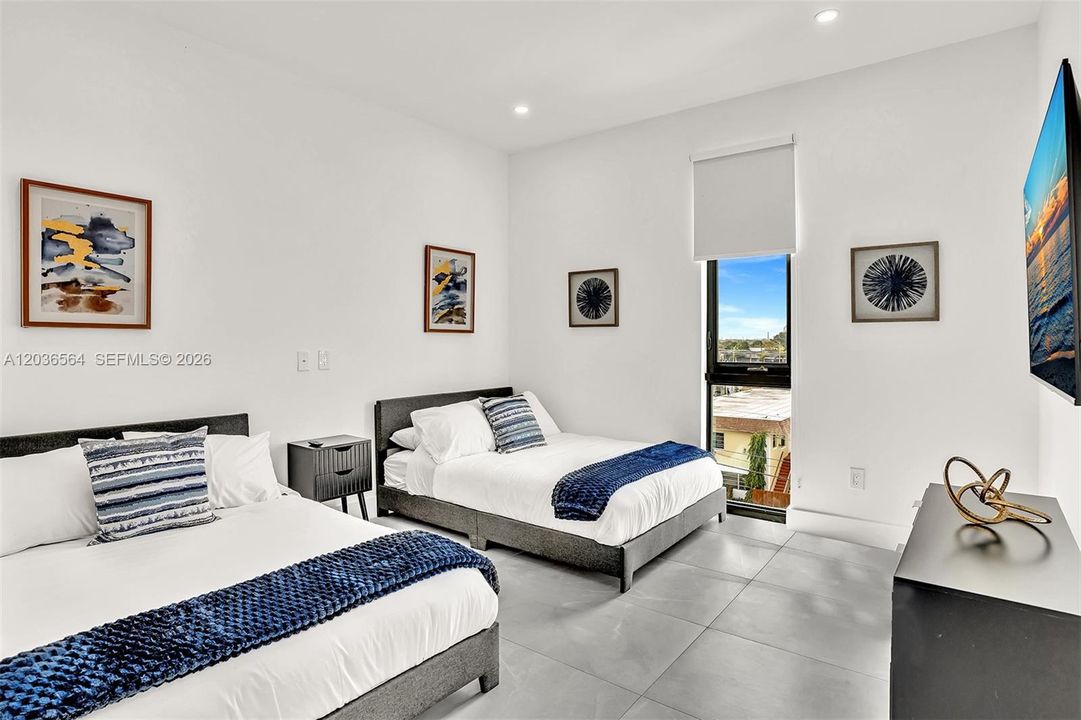 For Rent: $5,100 (3 beds, 3 baths, 1707 Square Feet)