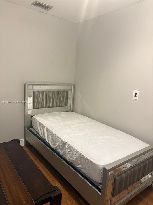 For Rent: $850 (4 beds, 3 baths, 2417 Square Feet)