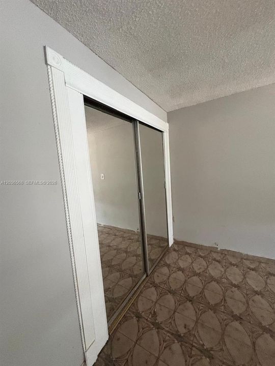 For Rent: $850 (4 beds, 3 baths, 2417 Square Feet)