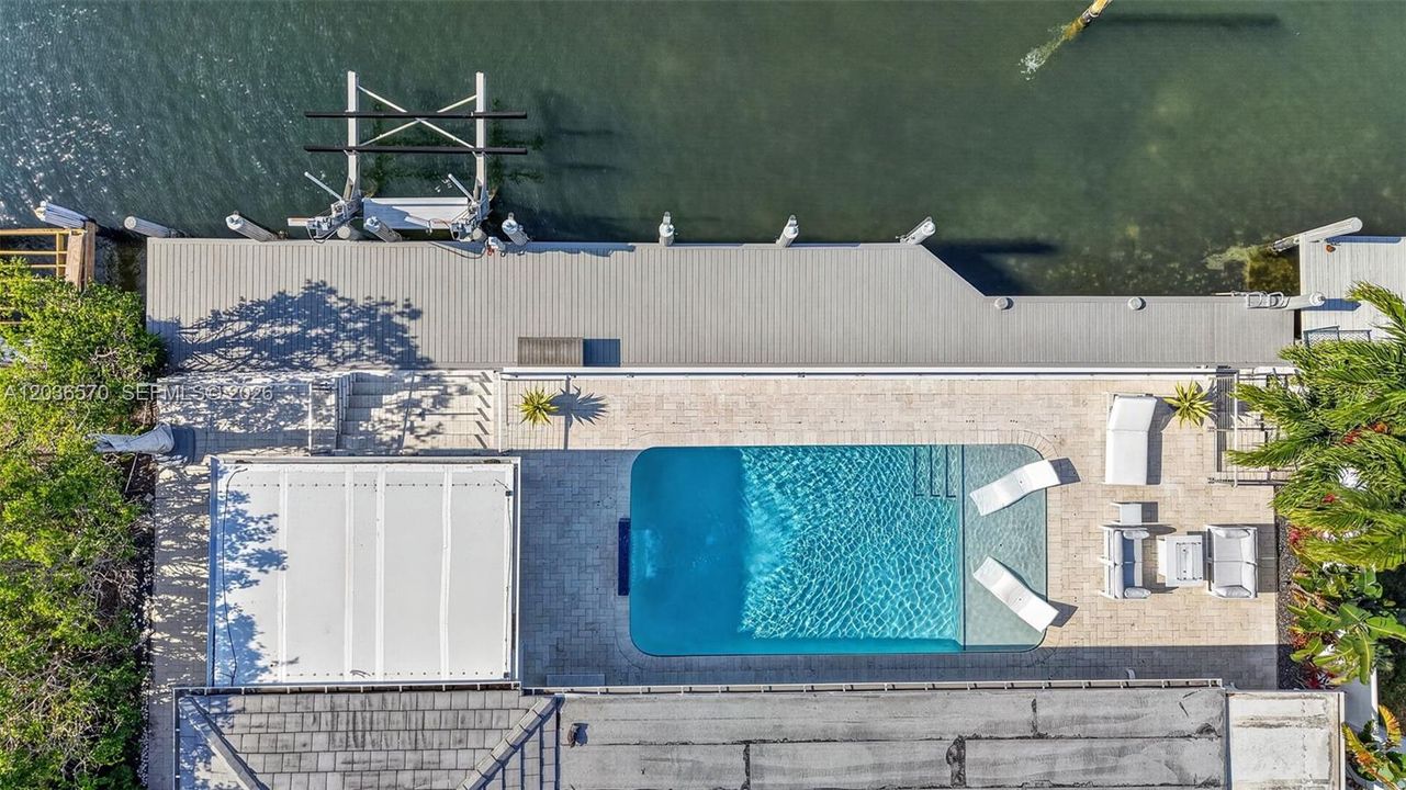 На продажу: $2,995,000 (3 спален, 2 ванн, 2458 Квадратных фут)