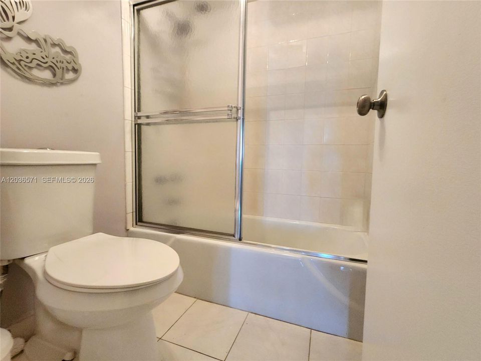 В аренду: $2,300 (1 спален, 1 ванн, 896 Квадратных фут)