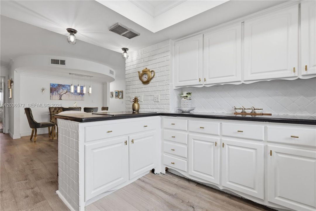 For Sale: $380,000 (2 beds, 2 baths, 1550 Square Feet)