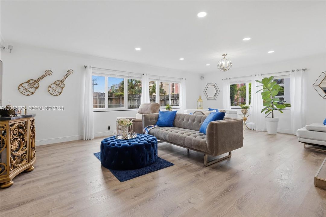 For Sale: $380,000 (2 beds, 2 baths, 1550 Square Feet)