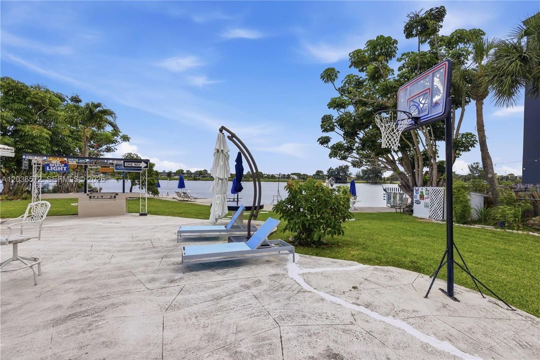 For Sale: $380,000 (2 beds, 2 baths, 1550 Square Feet)