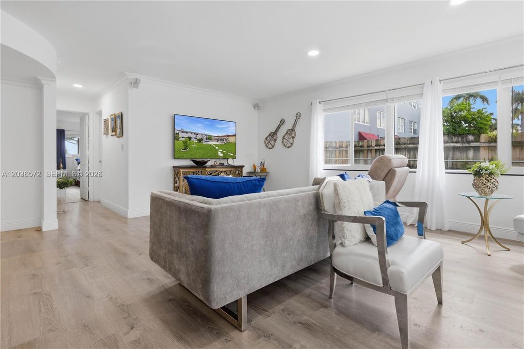 For Sale: $380,000 (2 beds, 2 baths, 1550 Square Feet)