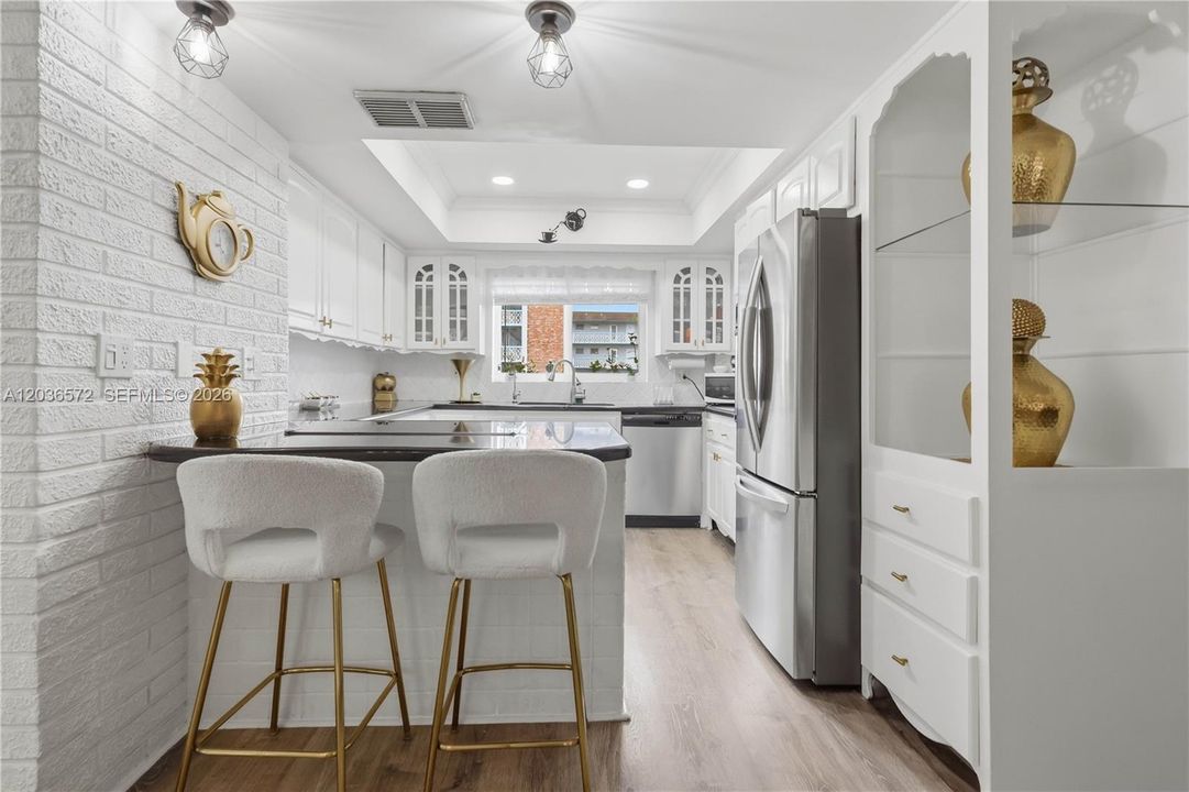 For Sale: $380,000 (2 beds, 2 baths, 1550 Square Feet)
