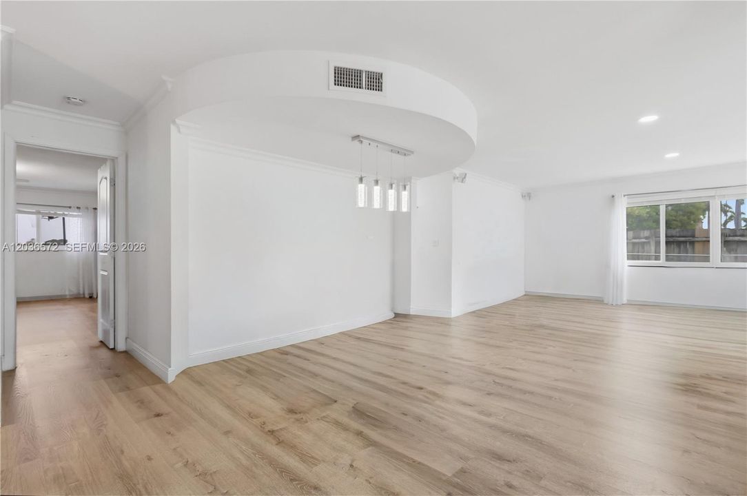 For Sale: $380,000 (2 beds, 2 baths, 1550 Square Feet)