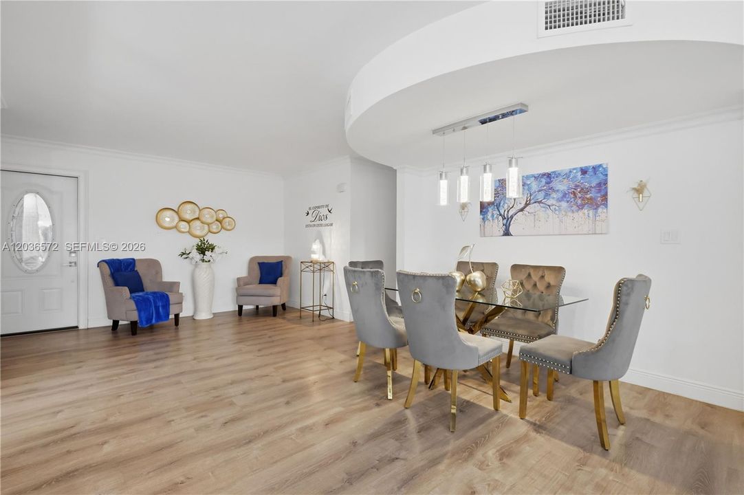 For Sale: $380,000 (2 beds, 2 baths, 1550 Square Feet)
