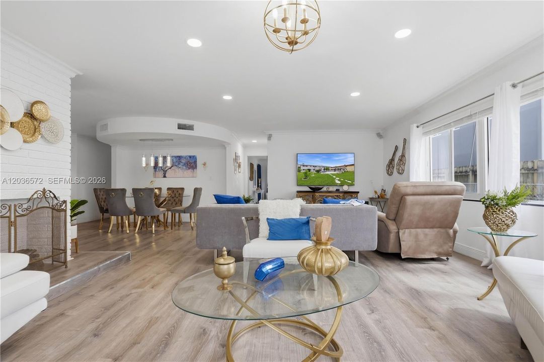 For Sale: $380,000 (2 beds, 2 baths, 1550 Square Feet)