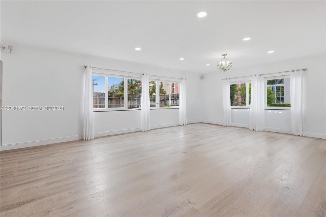 For Sale: $380,000 (2 beds, 2 baths, 1550 Square Feet)