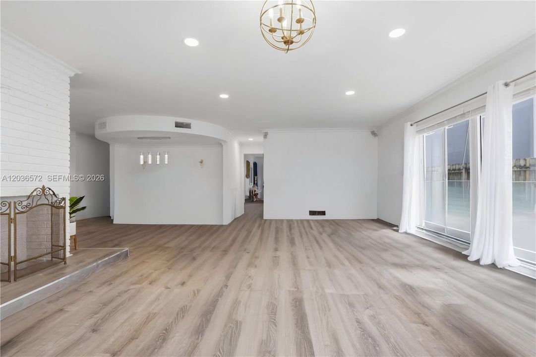 For Sale: $380,000 (2 beds, 2 baths, 1550 Square Feet)