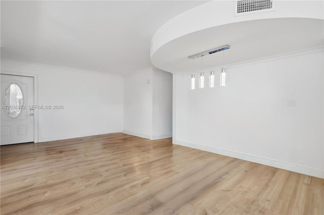 For Sale: $380,000 (2 beds, 2 baths, 1550 Square Feet)
