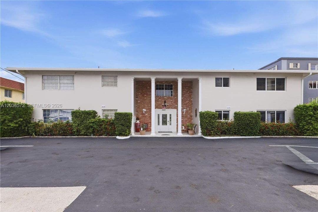 For Sale: $380,000 (2 beds, 2 baths, 1550 Square Feet)