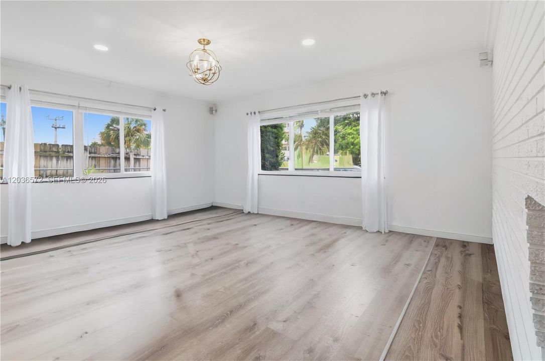 For Sale: $380,000 (2 beds, 2 baths, 1550 Square Feet)