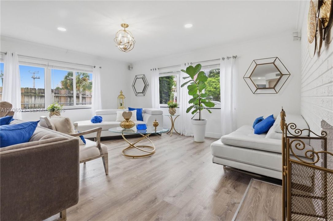 For Sale: $380,000 (2 beds, 2 baths, 1550 Square Feet)