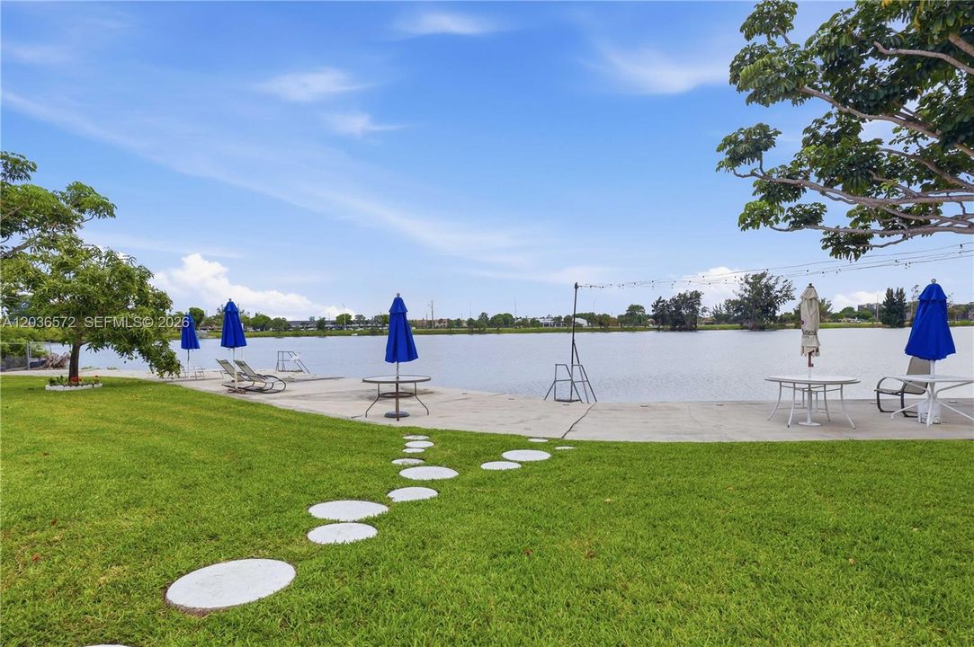 For Sale: $380,000 (2 beds, 2 baths, 1550 Square Feet)