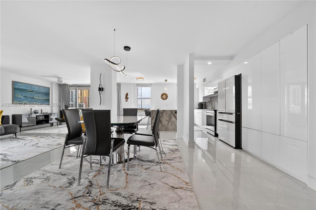На продажу: $729,950 (2 спален, 2 ванн, 1856 Квадратных фут)