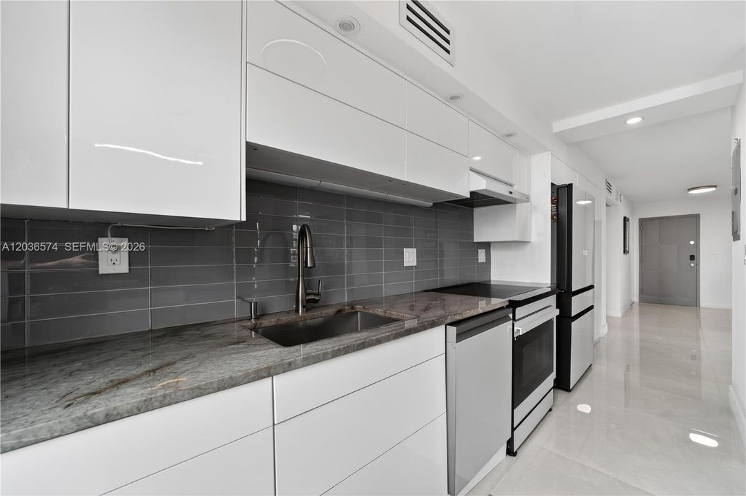 На продажу: $729,950 (2 спален, 2 ванн, 1856 Квадратных фут)