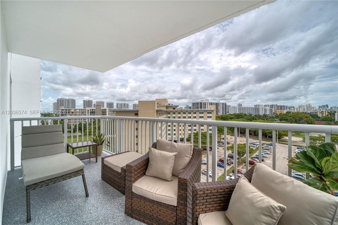 На продажу: $729,950 (2 спален, 2 ванн, 1856 Квадратных фут)