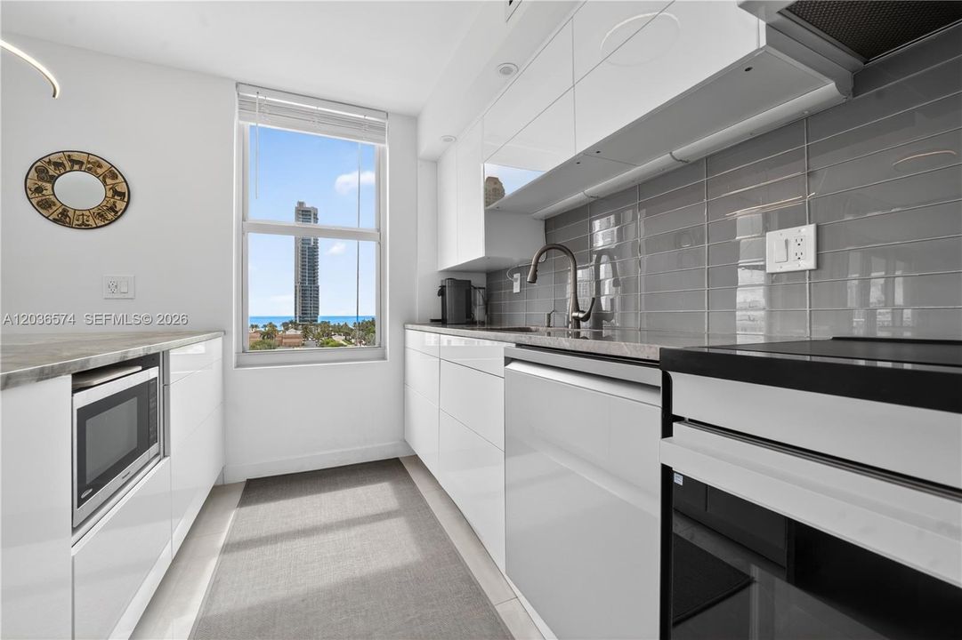 На продажу: $729,950 (2 спален, 2 ванн, 1856 Квадратных фут)