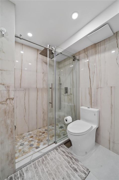 На продажу: $729,950 (2 спален, 2 ванн, 1856 Квадратных фут)