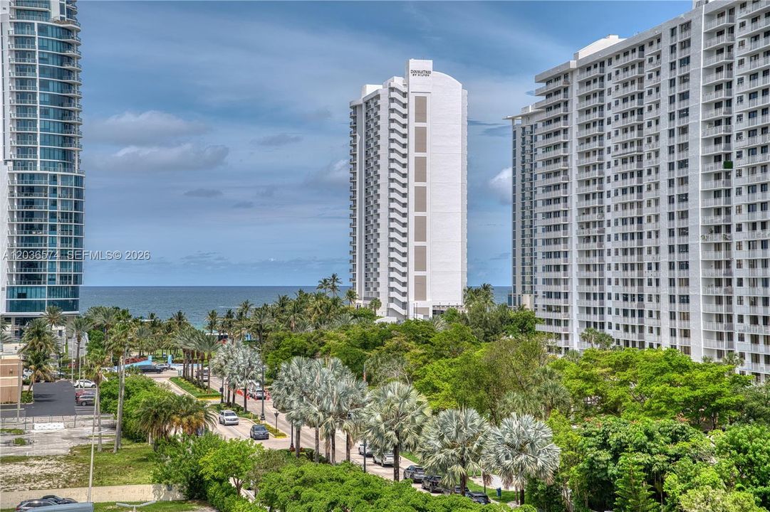 На продажу: $729,950 (2 спален, 2 ванн, 1856 Квадратных фут)