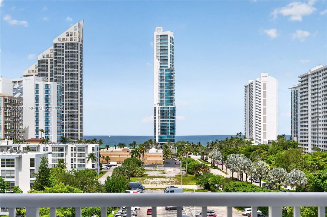 На продажу: $729,950 (2 спален, 2 ванн, 1856 Квадратных фут)