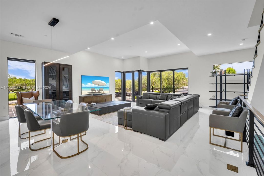 出租: $10,500 (3 贝兹, 3 浴室, 2064 平方英尺)