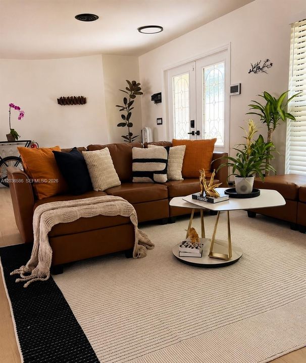 For Rent: $7,200 (3 beds, 2 baths, 1697 Square Feet)