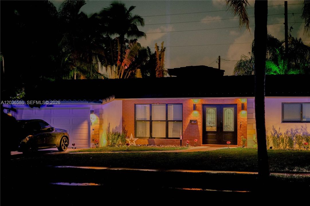 For Rent: $7,200 (3 beds, 2 baths, 1697 Square Feet)